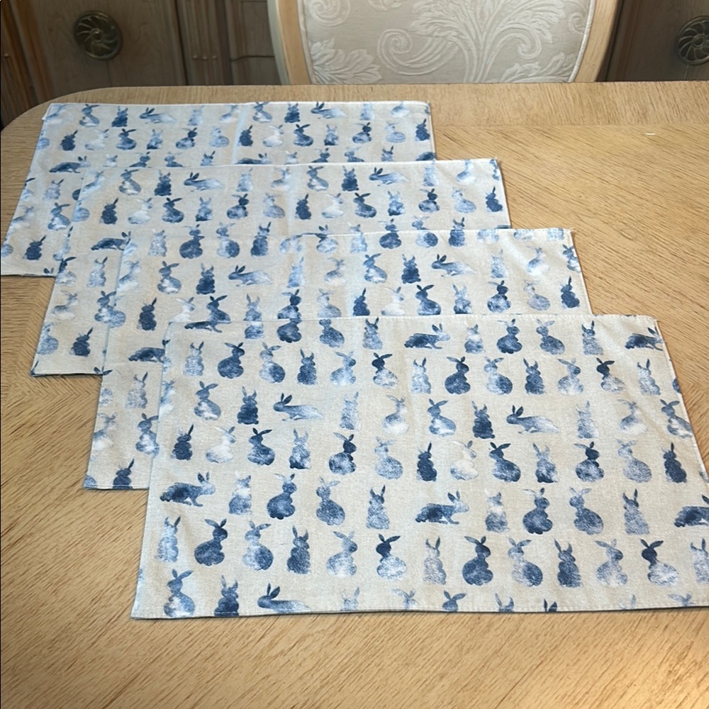 ED Bunny Placemats (4) NWOT